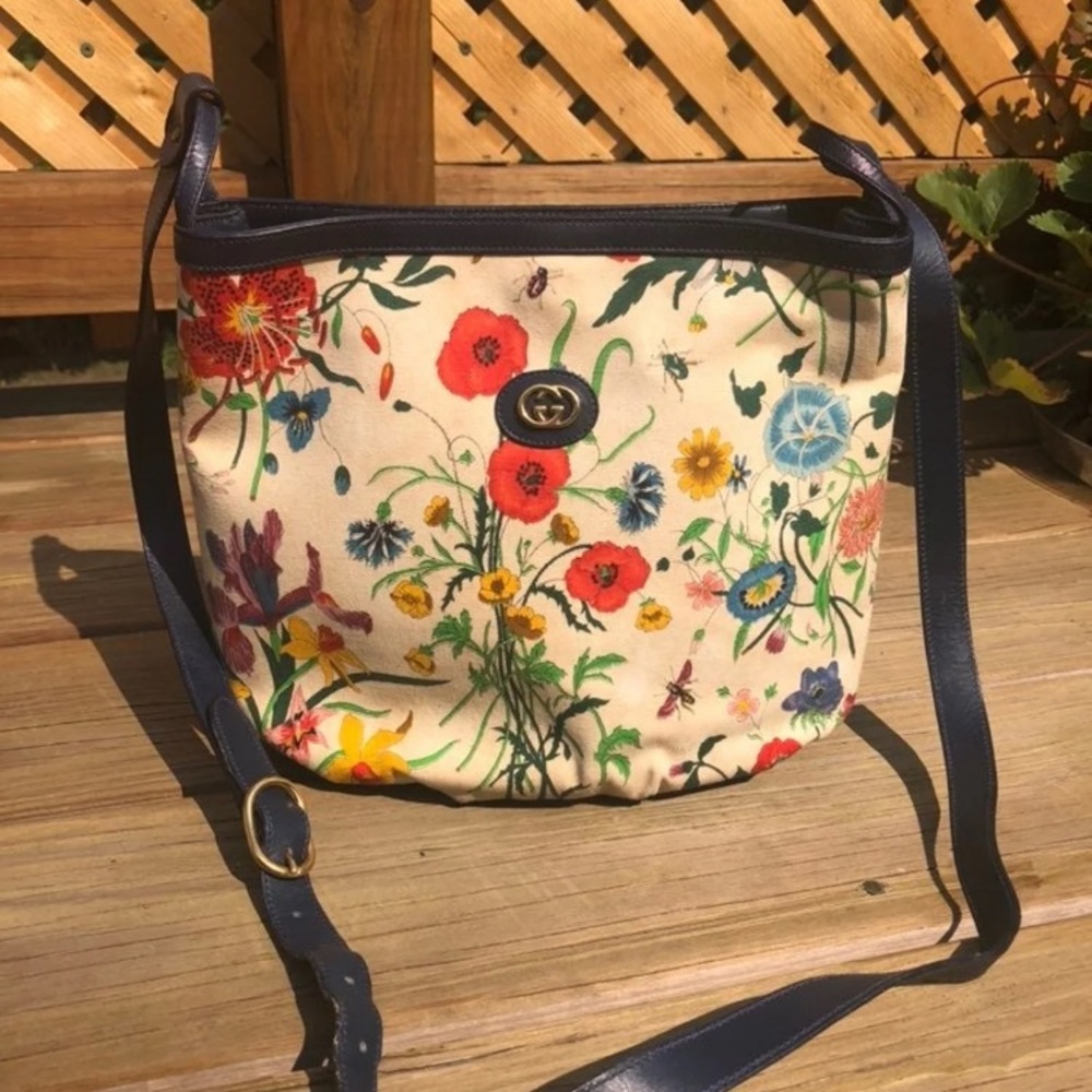 Authentic Gucci flora crossbody